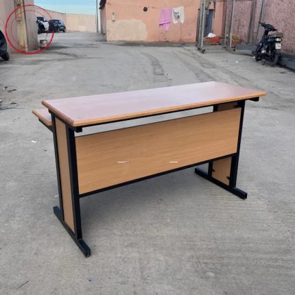 Table ordinateur semi-métallique – Bureau robuste et design