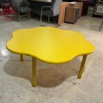 table forme fleur pour la petite enfance