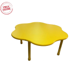 table forme fleur pour la petite enfance